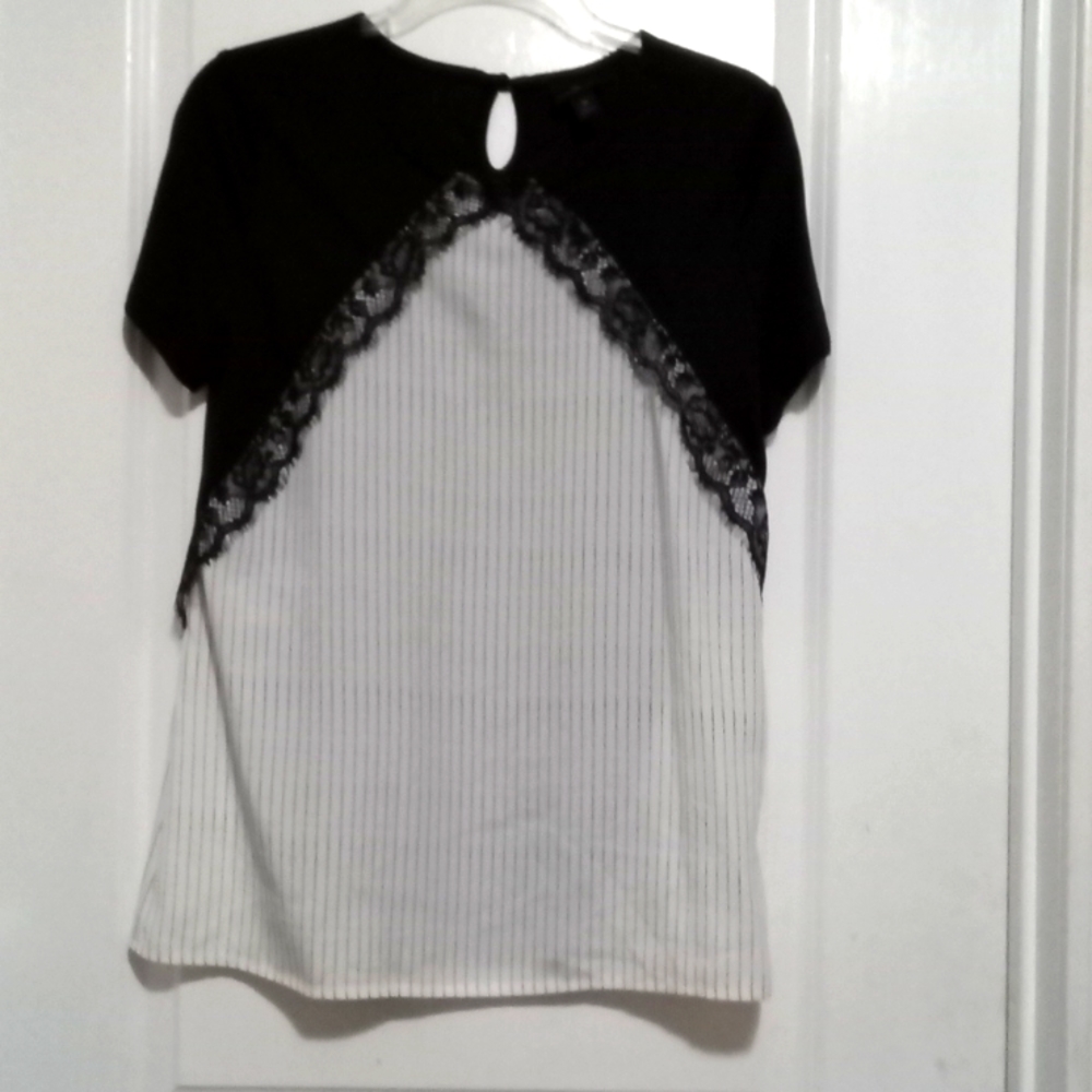 🎁 4/$20 Worthington black and white blouse